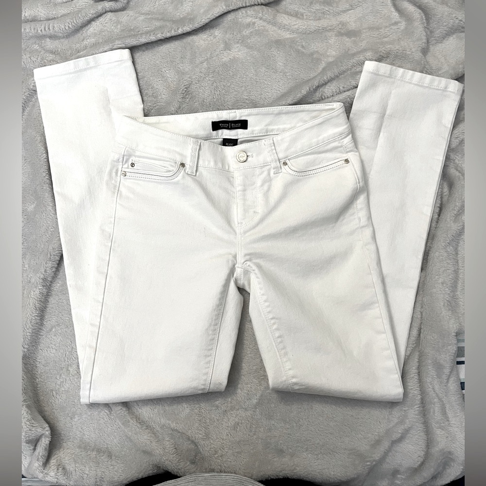 WHBM white slim ankle jeans from the Blanc line